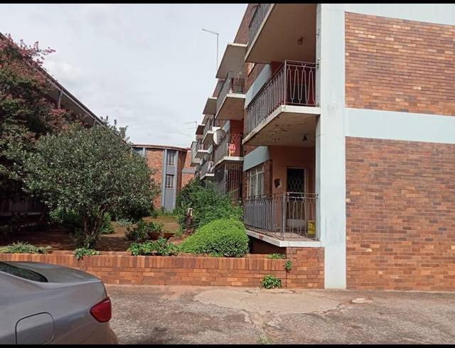 2 BEDROOM APARTMENT FOR SALE IN VANDERBIJLPARK CW 2